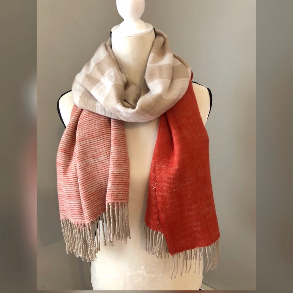 ‼️SOLD‼️ Very cozy and warm scarf. SUPER SOFT!